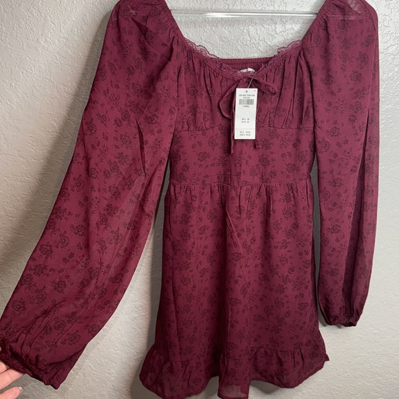 Red Long Sleeve Relaxed Blouse with Tie Front - Picture 4 of 4